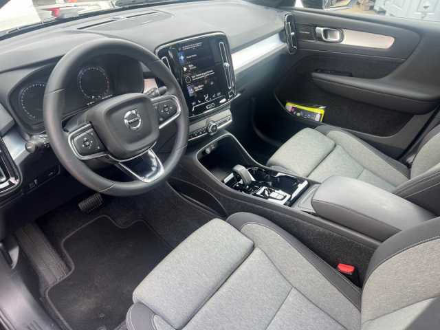 Volvo  T2 2WD Plus Dark 360°/ AHK/ PANO
