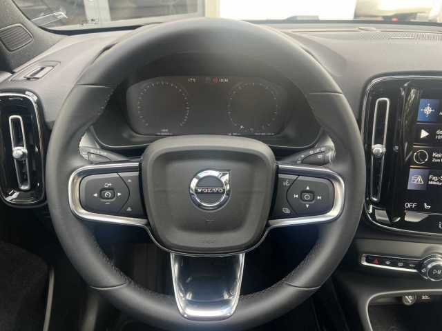 Volvo  T2 2WD Plus Dark 360°/ AHK/ PANO