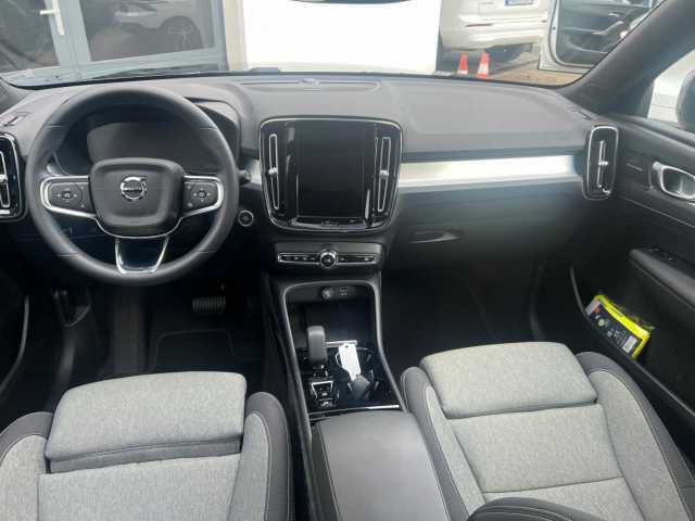 Volvo  T2 2WD Plus Dark 360°/ AHK/ PANO