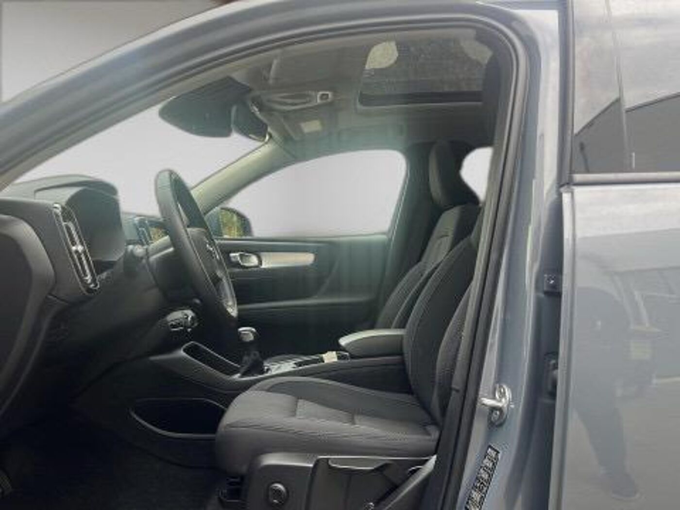 Volvo T2 2WD Momentum Pro NAVI/ LED/ RFK