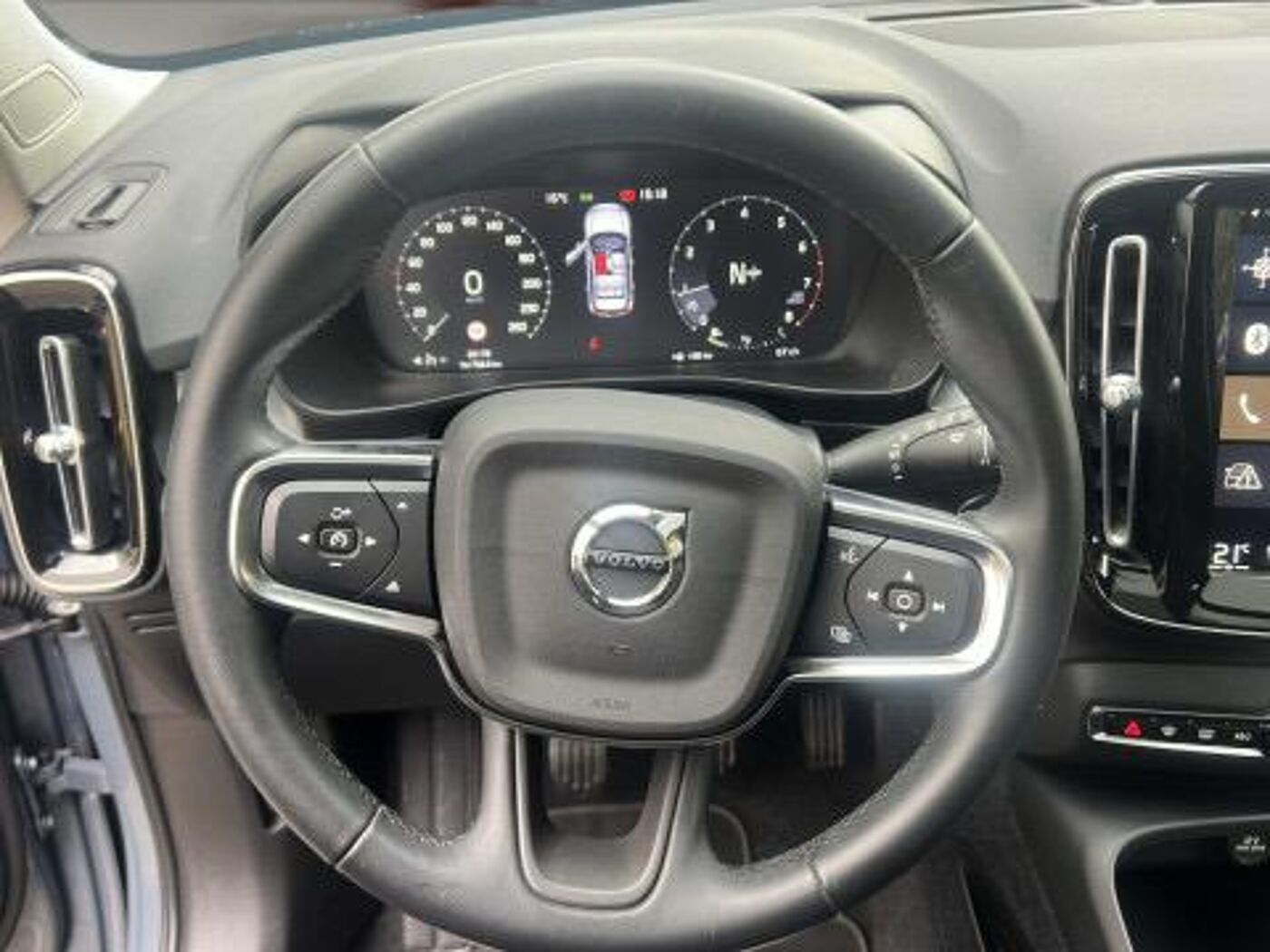 Volvo T2 2WD Momentum Pro NAVI/ LED/ RFK