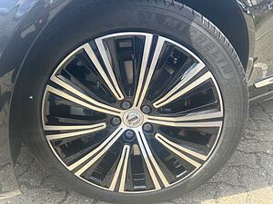 Volvo  B4 B 2WD Plus Bright  ACC / 360° / PANO
