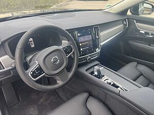 Volvo  B4 B 2WD Plus Bright  ACC / 360° / PANO