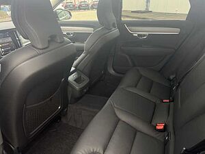 Volvo  B4 B 2WD Plus Bright  ACC / 360° / PANO