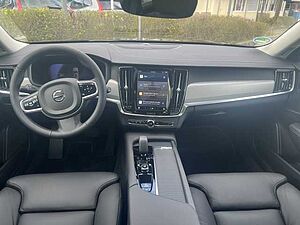 Volvo  B4 B 2WD Plus Bright  ACC / 360° / PANO