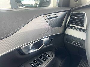 Volvo  T8 AWD Recharge Plus Dark Pano/ 360°/ AHK