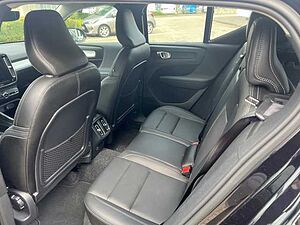 Volvo  T4 (B) 2WD Momentum RFK/ LED/ NAVI