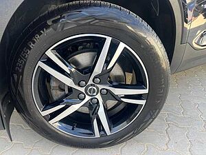 Volvo  B3 (B) 2WD Plus Dark RFK/ AHK/ uvm