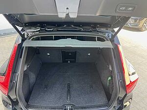 Volvo  B3 (B) 2WD Plus Dark RFK/ AHK/ uvm