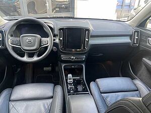 Volvo  B3 (B) 2WD Plus Dark RFK/ AHK/ uvm