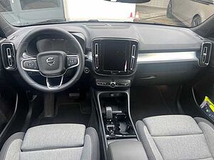 Volvo  T2 2WD Plus Dark RFK/ LED/ uvm