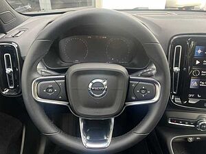 Volvo  T2 2WD Plus Dark 360°/ AHK/ PANO