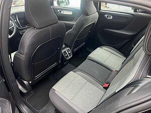 Volvo  T2 2WD Plus Dark 360°/ AHK/ PANO