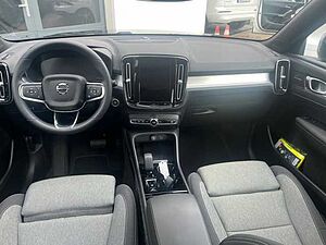 Volvo  T2 2WD Plus Dark 360°/ AHK/ PANO