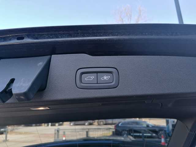 Volvo  B4 D 2WD Plus Bright Kam, Navi uvm.