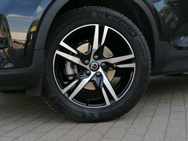 Volvo  T2 2WD Plus Dark, Navi, Kamera uvm.