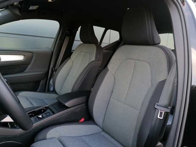 Volvo  T2 2WD Plus Dark, Navi, Kamera uvm.