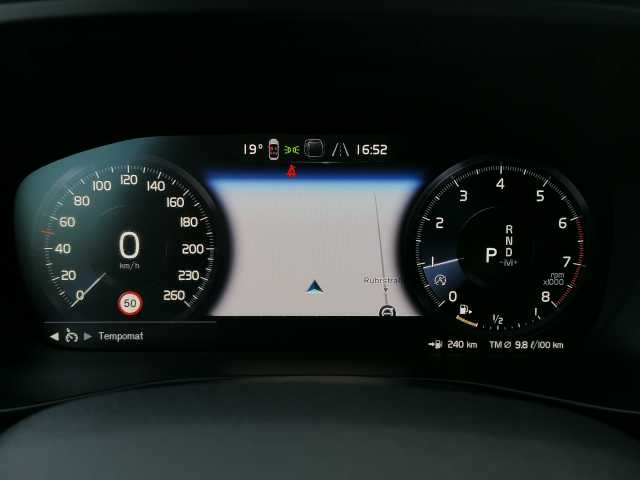 Volvo  T2 2WD Plus Dark, Navi, Kamera uvm.