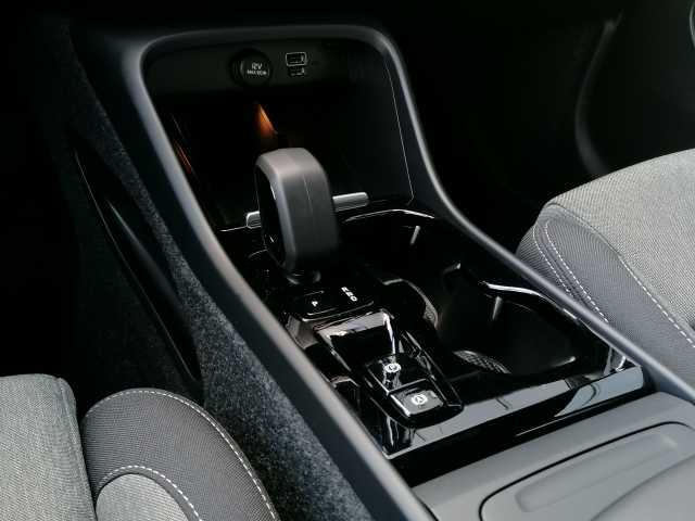 Volvo  T2 2WD Plus Dark, Navi, Kamera uvm.