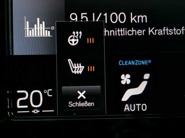 Volvo  T2 2WD Plus Dark, Navi, Kamera uvm.