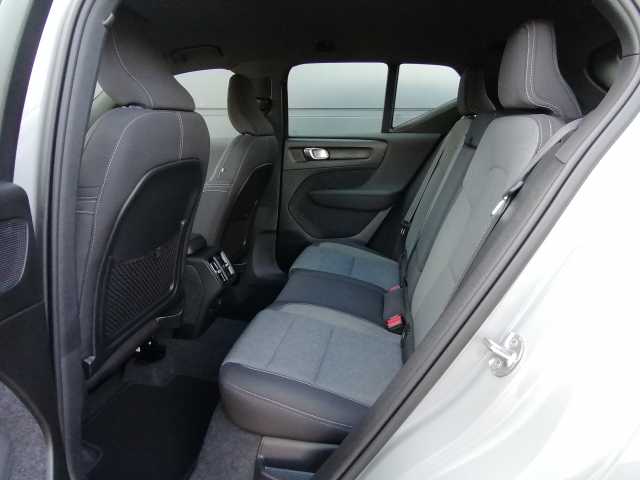 Volvo  T2 2WD Plus Dark, Navi, Kamera uvm.