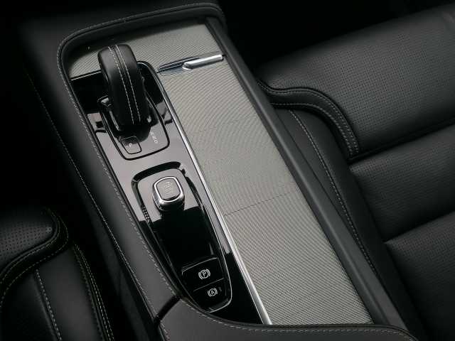 Volvo  T8 AWD Recharge R-Design, AHK uvm.