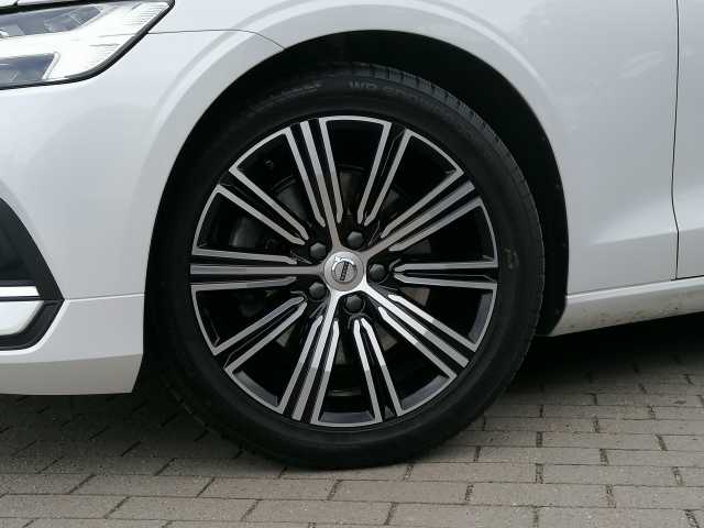 Volvo  B4 D 2WD Plus Bright Blis, Kam uvm.