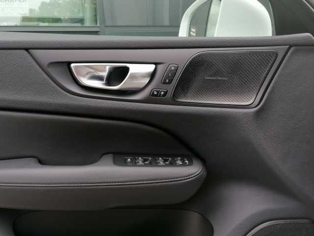 Volvo  B4 D 2WD Plus Bright Blis, Kam uvm.