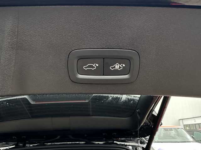Volvo  Ultimate Recharge P8 Pure Electric AWD