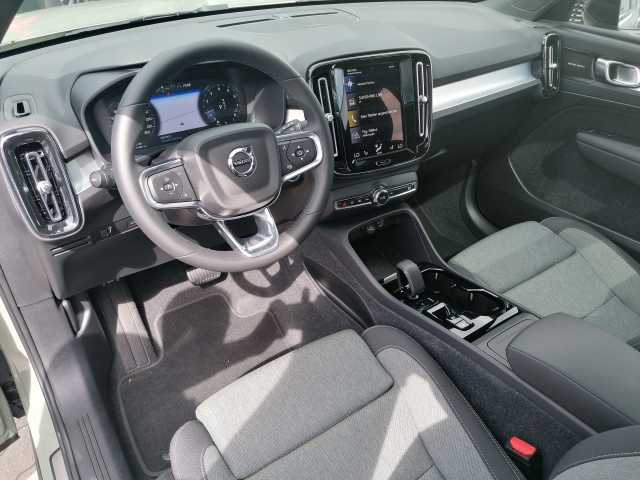 Volvo  T2 2WD Plus Dark, Navi, Kamera uvm.
