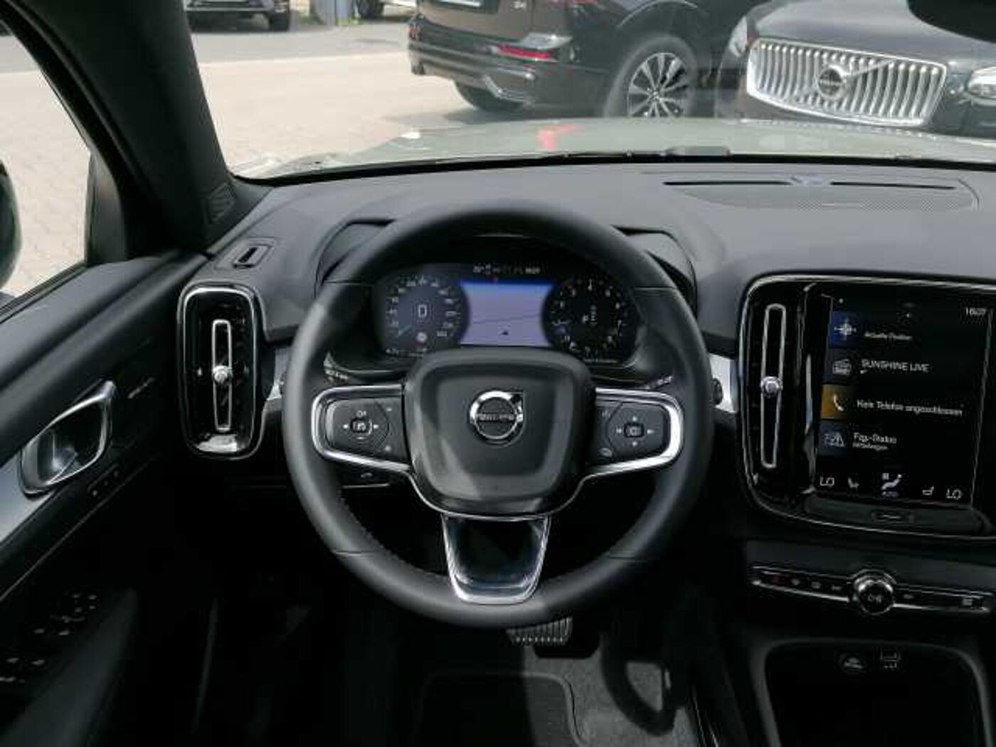 Volvo  T2 2WD Plus Dark, Navi, Kamera uvm.