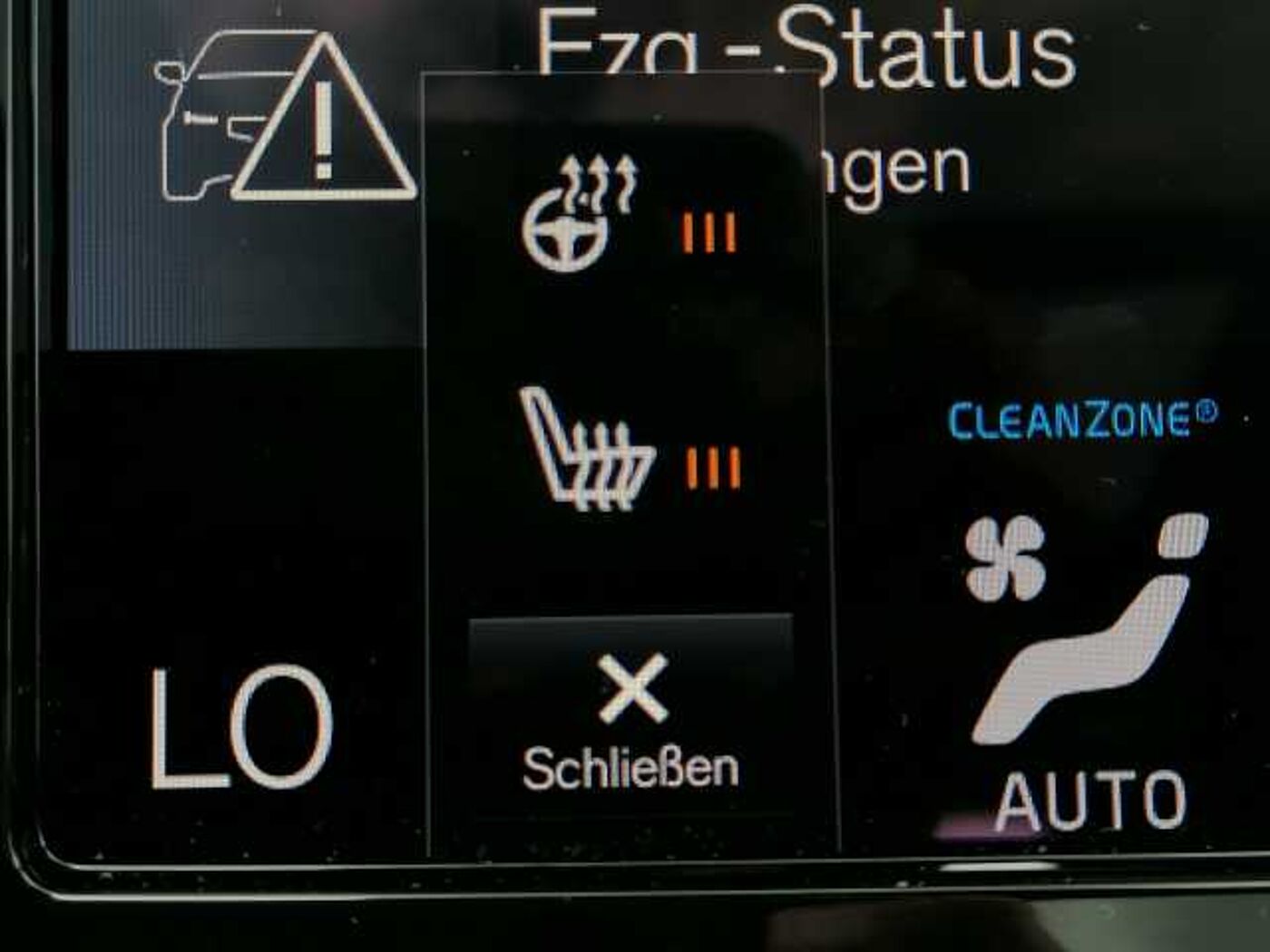 Volvo  T2 2WD Plus Dark, Navi, Kamera uvm.