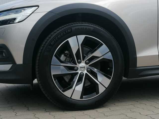 Volvo  B4 D AWD Plus Kam, Navi uvm.