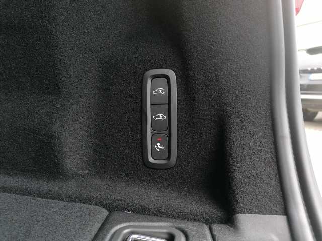 Volvo  B4 D 2WD Plus Dark