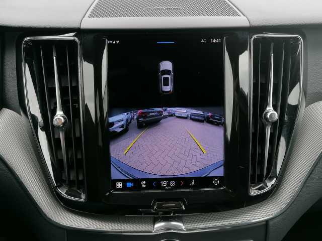 Volvo  B4 D 2WD Plus Dark