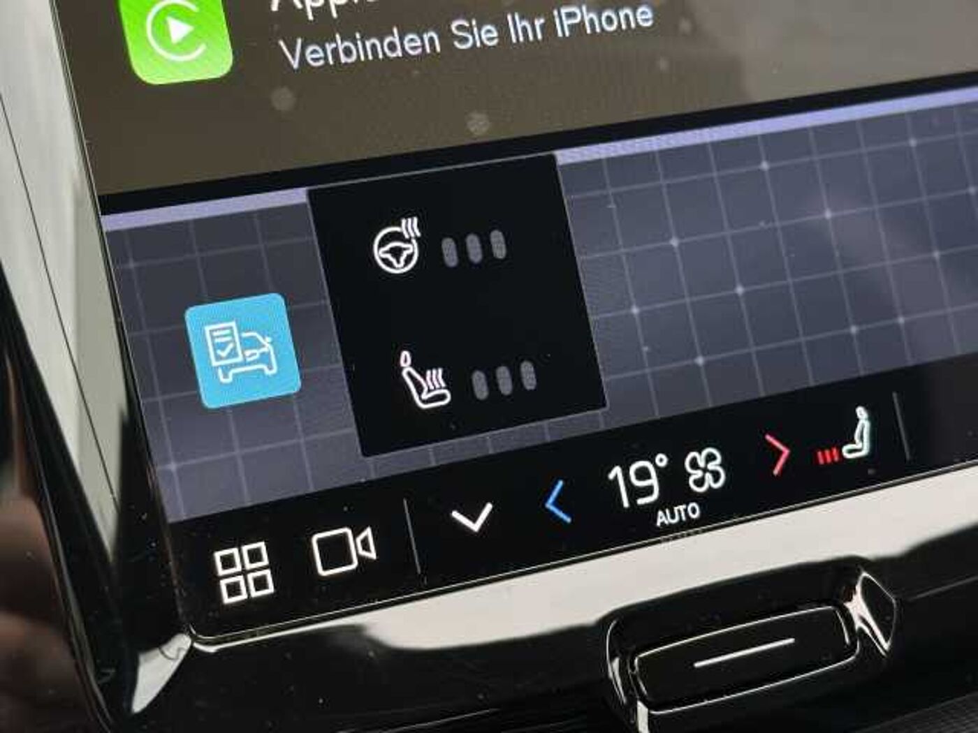 Volvo  B4 B 2WD Plus Dark Navi, Kam uvm.