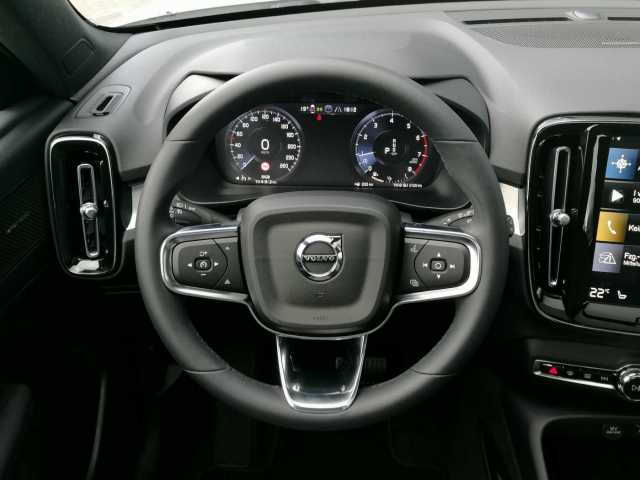 Volvo  T2 2WD Plus Dark, Navi, Kamera uvm.