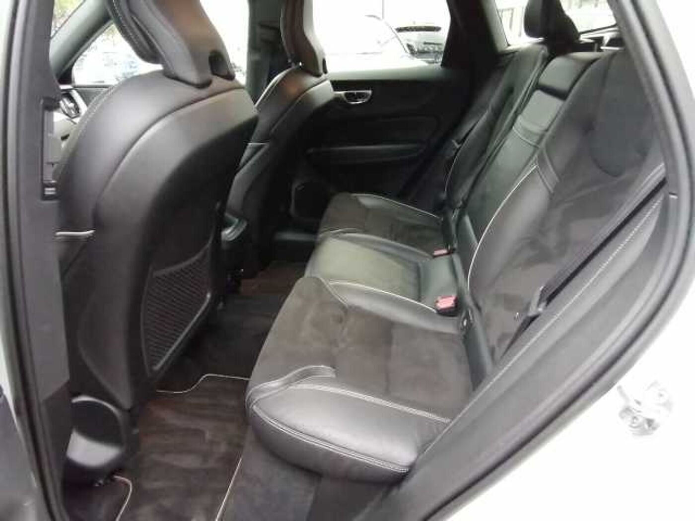 Volvo  D4 2WD R Design, Stdhz, AHK uvm.