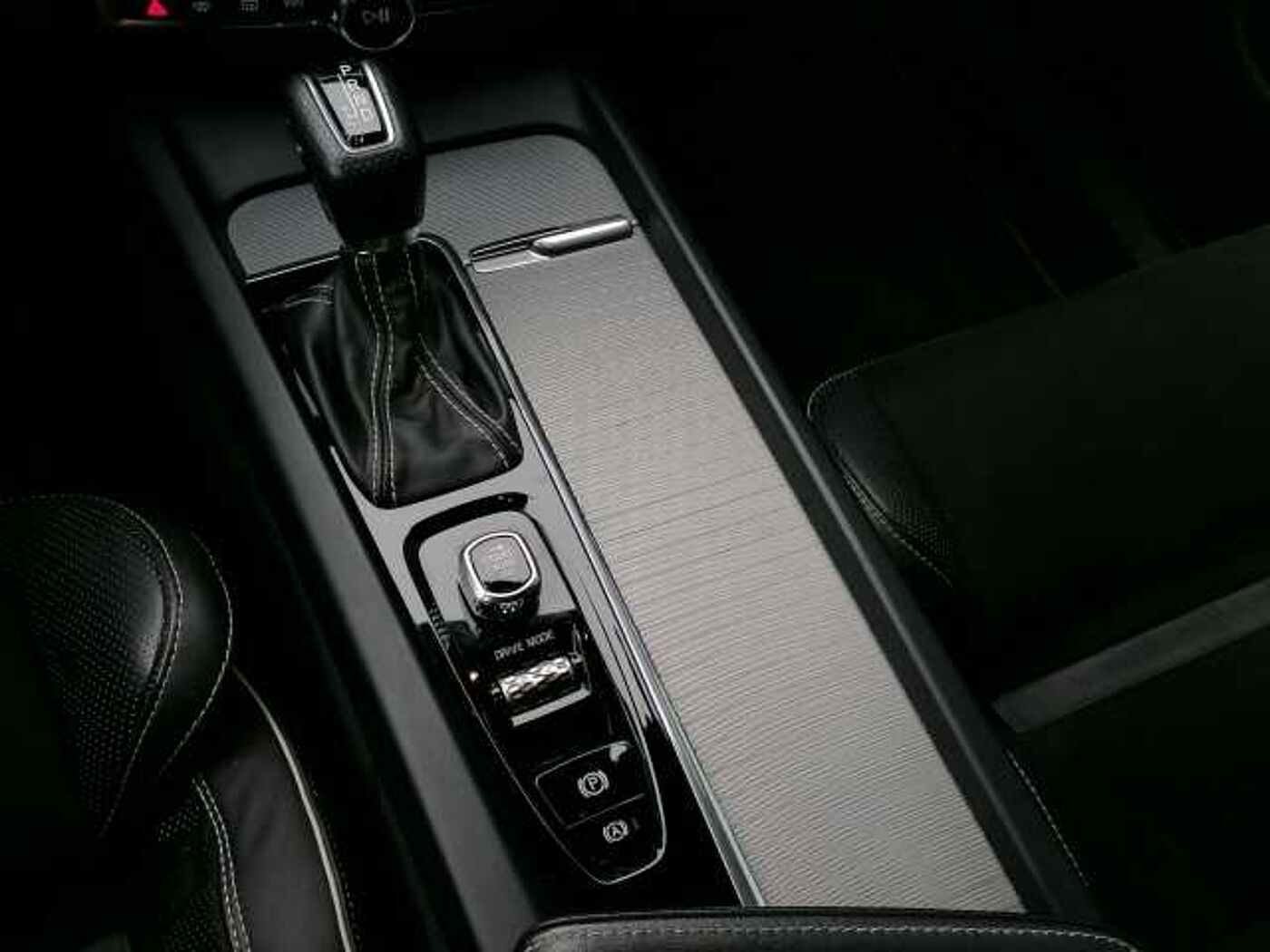 Volvo  D4 2WD R Design, Stdhz, AHK uvm.