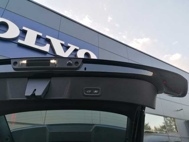 Volvo  T2 2WD Plus Dark, Pano, Kamera uvm.