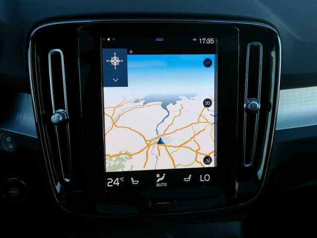 Volvo  T2 2WD Plus Dark, Navi, Kamera uvm.