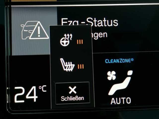 Volvo  T2 2WD Plus Dark, Navi, Kamera uvm.