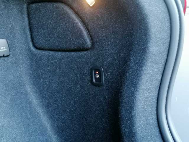 Volvo  T2 2WD Plus Dark, Navi, Kamera uvm.