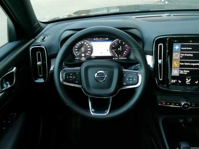 Volvo  T2 2WD Plus Dark, Navi, Kamera uvm.