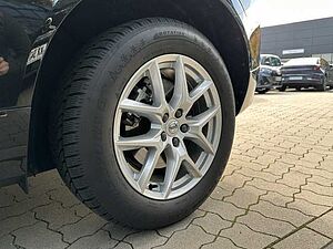 Volvo  B4 (D) 2WD Plus Dark, Pano uvm.