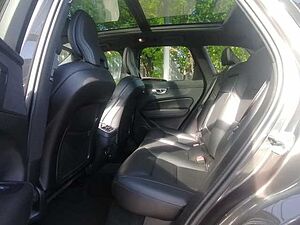 Volvo  T5 AWD Momentum Pano, Navi uvm.
