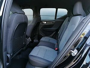 Volvo  T2 2WD Plus Dark, Navi, Kamera uvm.