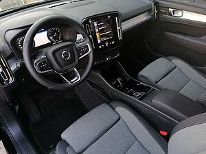 Volvo  T2 2WD Plus Dark, Navi, Kamera uvm.