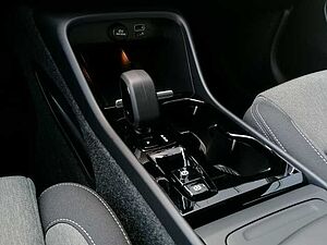 Volvo  T2 2WD Plus Dark, Navi, Kamera uvm.