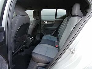 Volvo  T2 2WD Plus Dark, Navi, Kamera uvm.